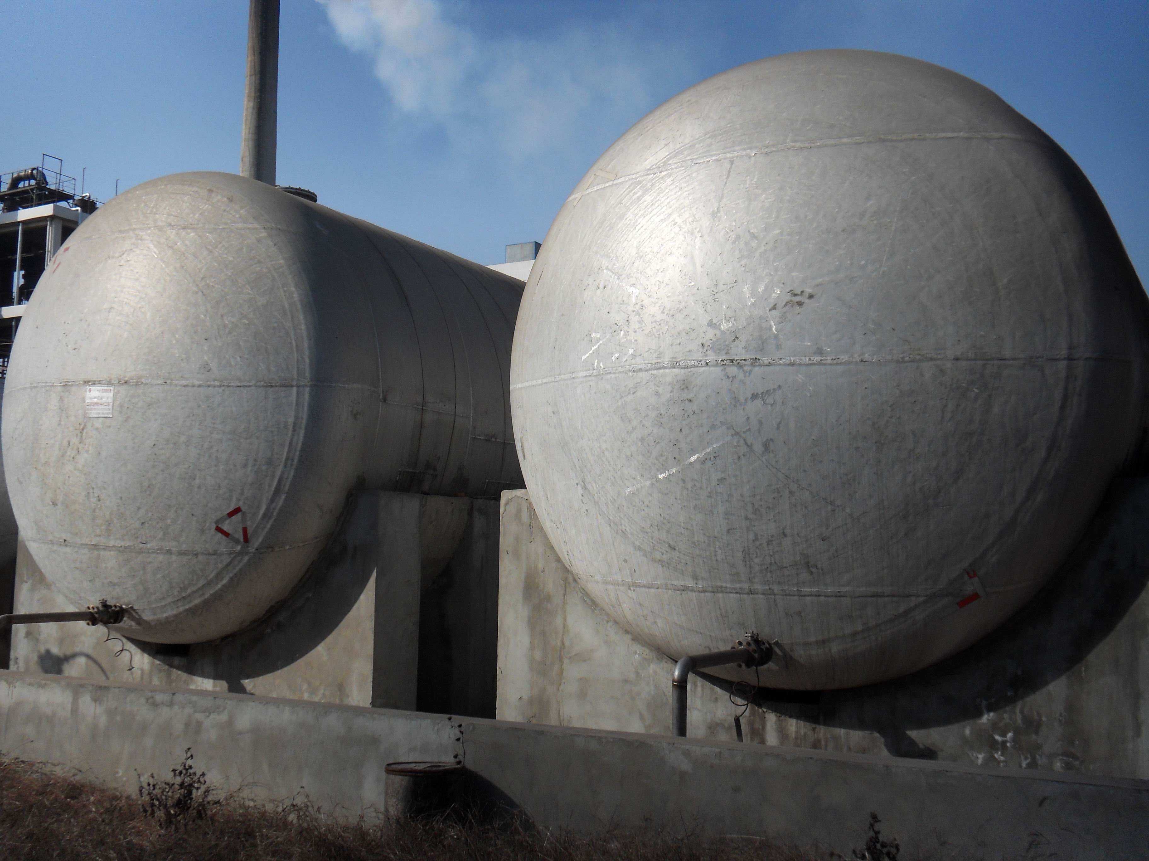 八一化工(gōng)360立方硝酸(suan)儲罐